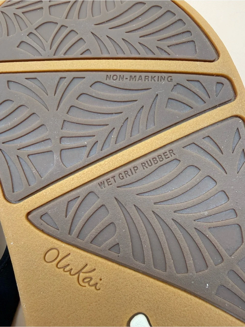 OluKai Black Solid Women’s Flip Flop Sandals Logo Non-Marking Slip-On US 8